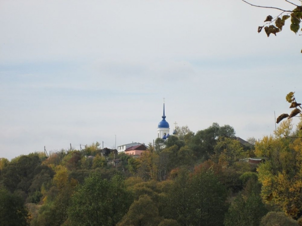 Колокольня монастыря — вид с пригорка