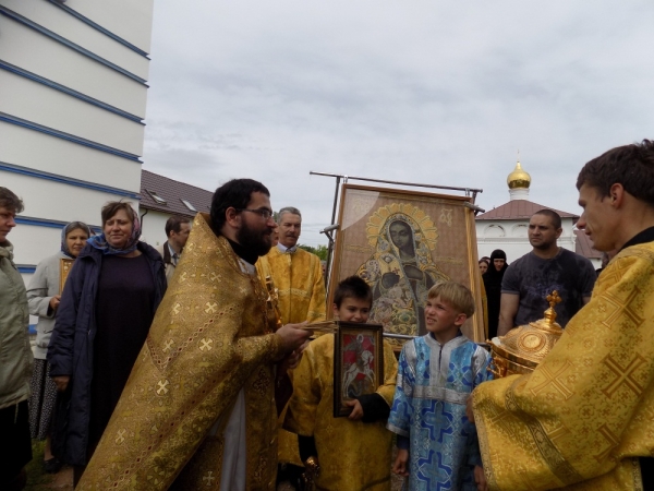 Крестный ход с иконой Божией Матери Калужская