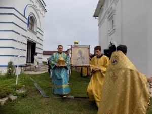 Крестный ход с иконой Божией Матери Калужская в монастыре