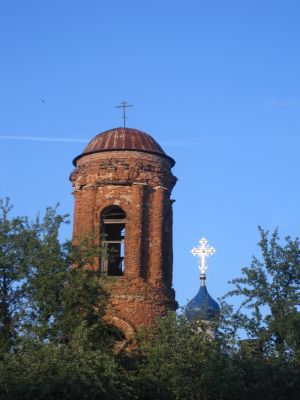 Колокольня и Успенский храм весна 2012 года